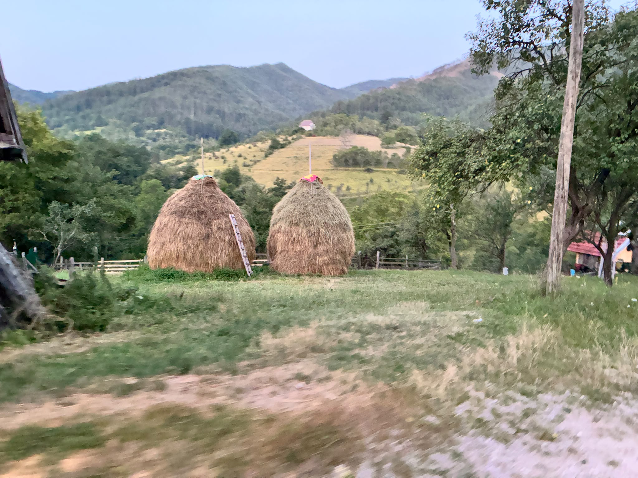 Heuballen in der Landschaft