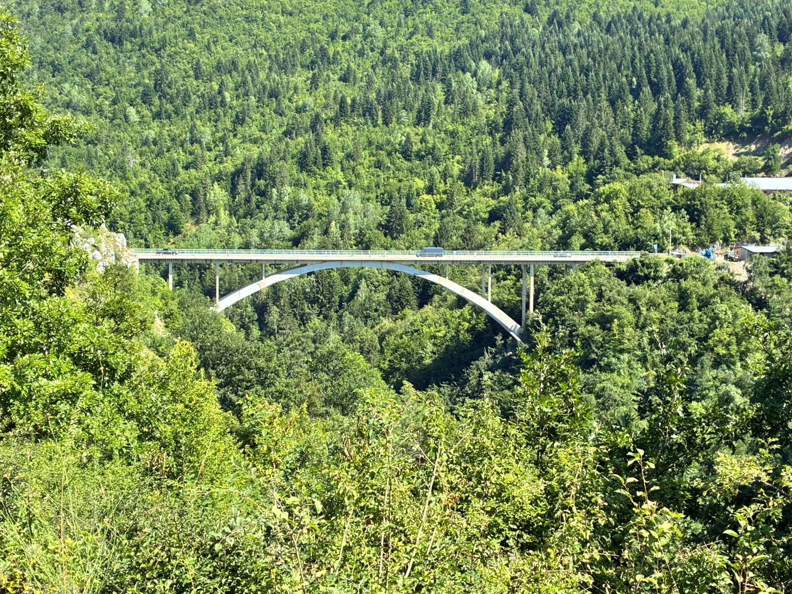 Brücke in der Landschaft