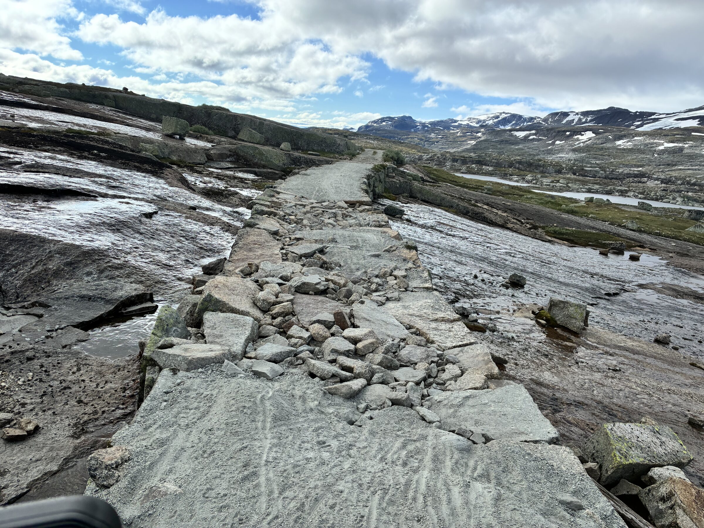 Grober Steinabschnitt auf dem Rallarvegen