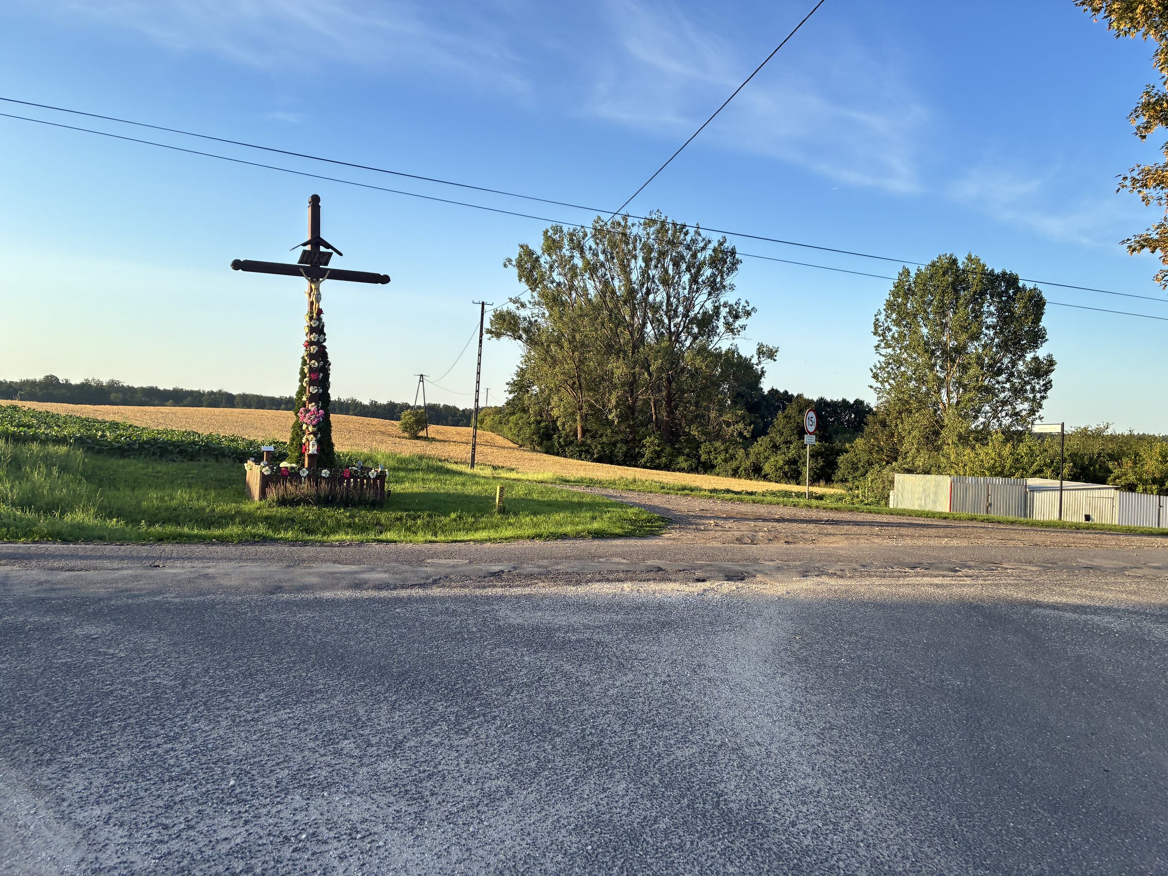 Wegkreuz und Landschaft in Polen