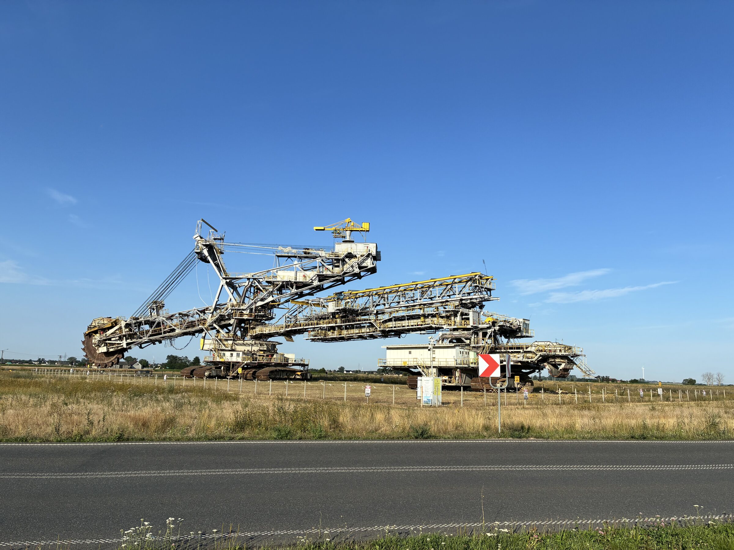 Schaufelradbagger in der Tagebaulandschaft