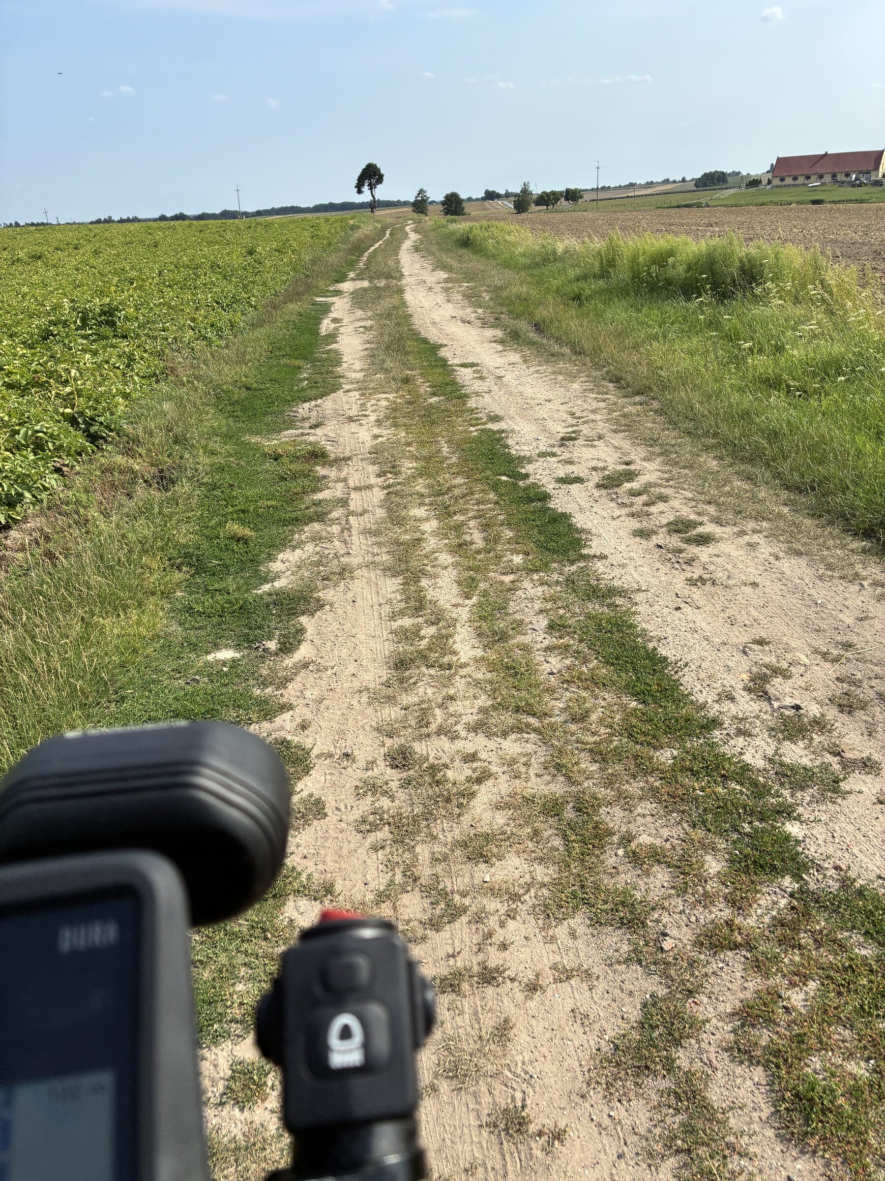 Gravelabschnitt mit Fahrradcomputer