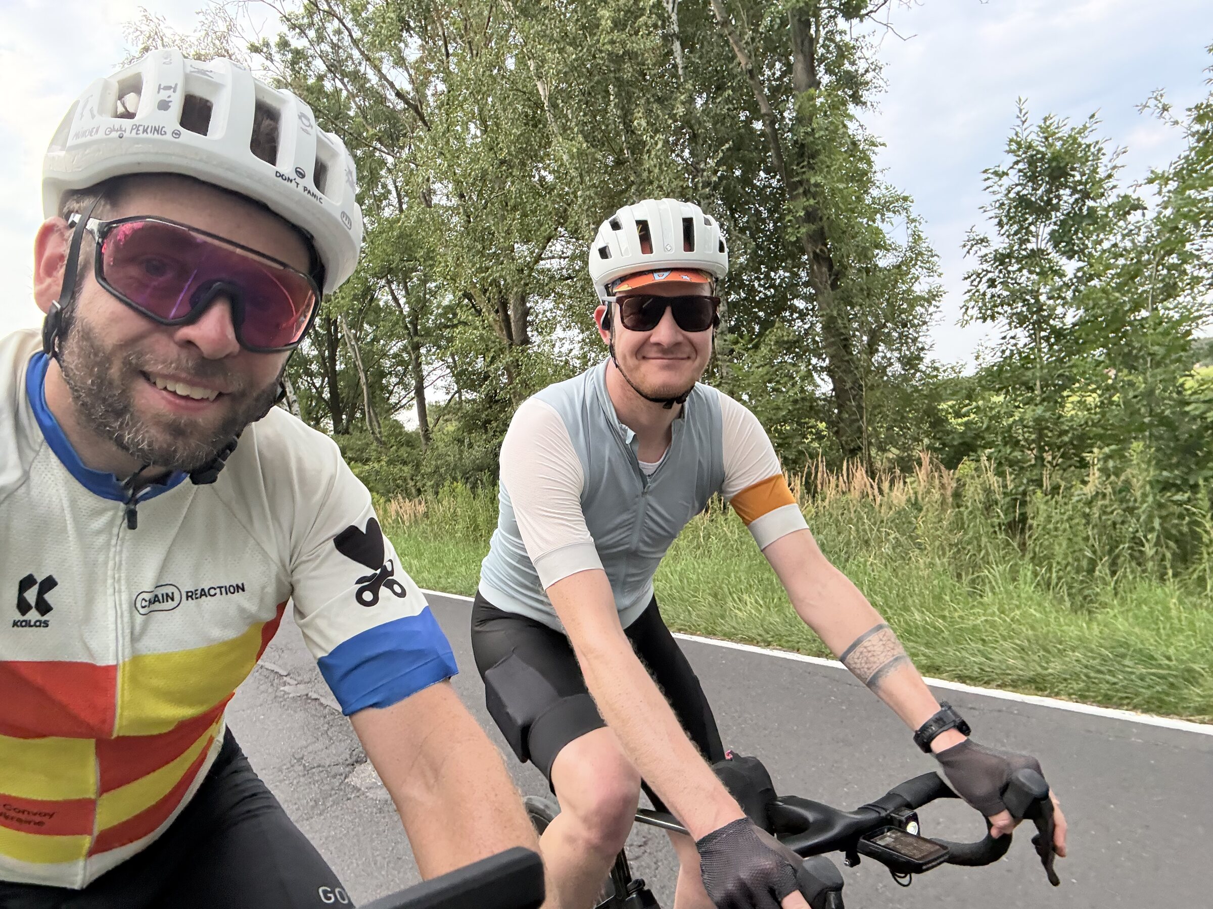 Falk gemeinsam mit einem anderen Fahrer unterwegs